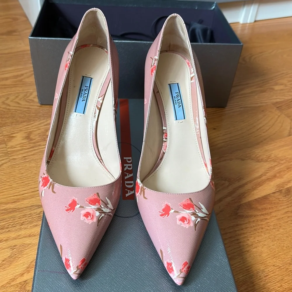Prada leather flower pump Authentic - Picture 1 of 5